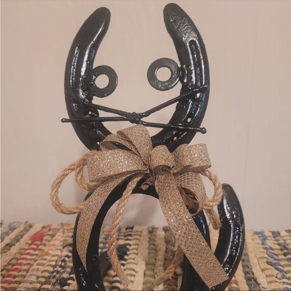 Black Horseshoe Cat Decor with Gold Bow